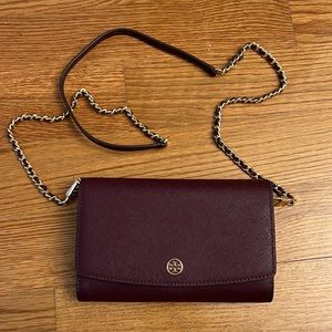 Tory Burch Robinson Chain Wallet Crossbody Bag with Removable Strap in “Port”